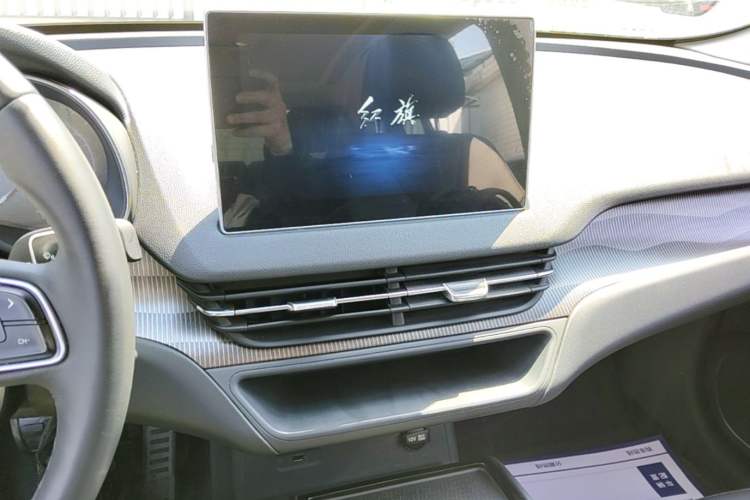 Used Hongqi E-QM5 2022 431 km Charge & Enjoy Edition Audio And AC Panel