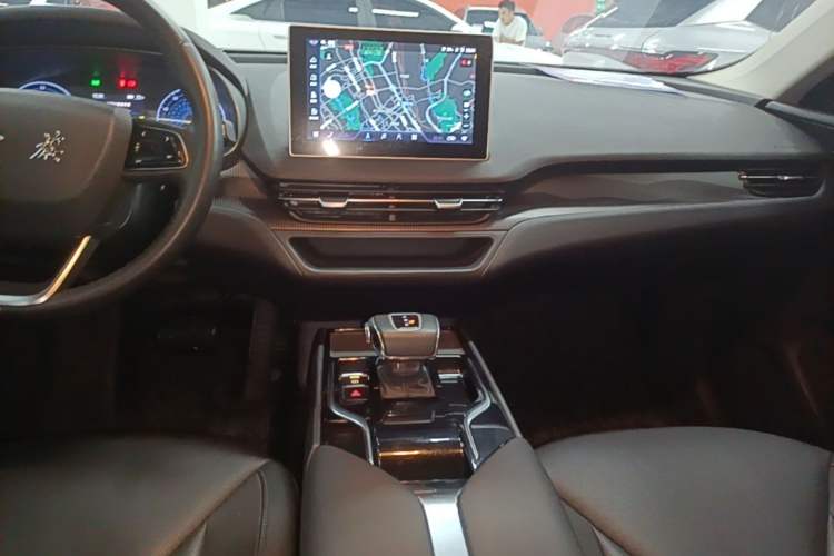 Used Hongqi E-QM5 2022 431 km Charge & Enjoy Edition Audio And AC Panel