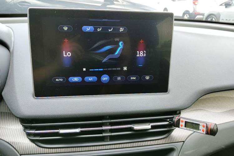 Used Hongqi E-QM5 2022 431 km Charge & Enjoy Edition Audio And AC Panel