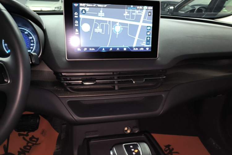 Used Hongqi E-QM5 2022 431 km Charge & Enjoy Edition Audio And AC Panel