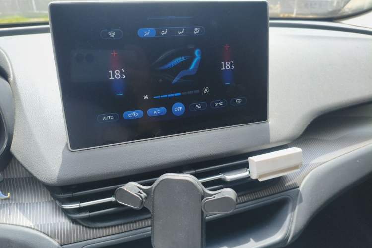 Used Hongqi E-QM5 2022 431 km Charge & Enjoy Edition Audio And AC Panel