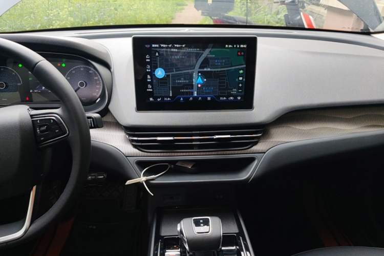 Used Hongqi E-QM5 2022 431 km Charge & Enjoy Edition Audio And AC Panel