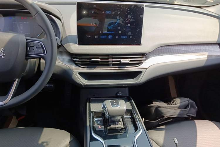 Used Hongqi E-QM5 2022 431 km Charge & Enjoy Edition Audio And AC Panel
