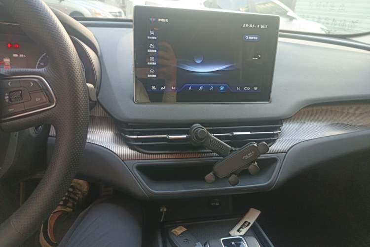 Used Hongqi E-QM5 2022 431 km Charge & Enjoy Edition Audio And AC Panel