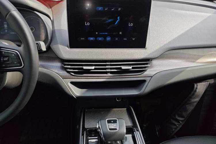 Used Hongqi E-QM5 2022 431 km Charge & Enjoy Edition Audio And AC Panel
