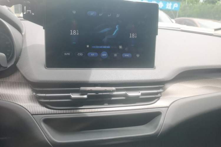 Used Hongqi E-QM5 2022 431 km Charge & Enjoy Edition Audio And AC Panel