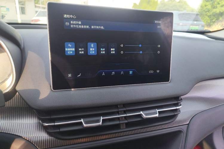 Used Hongqi E-QM5 2022 431 km Charge & Enjoy Edition Audio And AC Panel