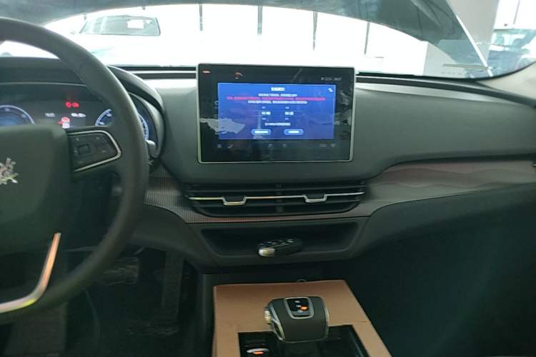 Used Hongqi E-QM5 2022 431 km Charge & Enjoy Edition Audio And AC Panel