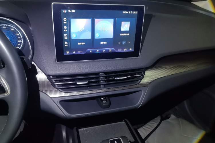 Used Hongqi E-QM5 2022 431 km Charge & Enjoy Edition Audio And AC Panel