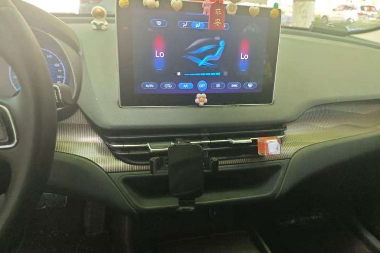 Used Hongqi E-QM5 2022 431 km Charge & Enjoy Edition Audio And AC Panel