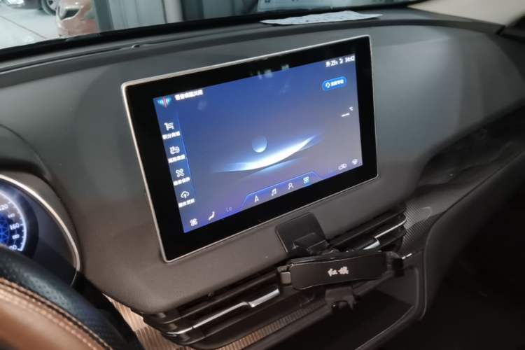 Used Hongqi E-QM5 2022 431 km Charge & Enjoy Edition Audio And AC Panel