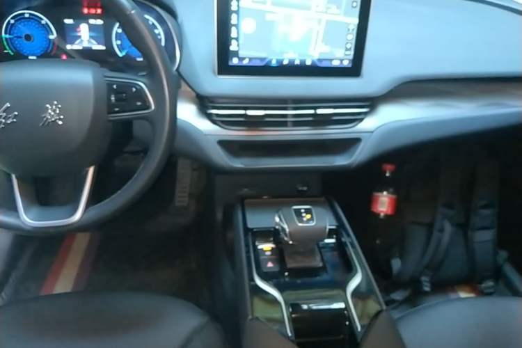 Used Hongqi E-QM5 2022 431 km Charge & Enjoy Edition Audio And AC Panel