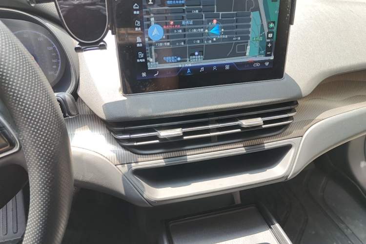 Used Hongqi E-QM5 2022 431 km Charge & Enjoy Edition Audio And AC Panel