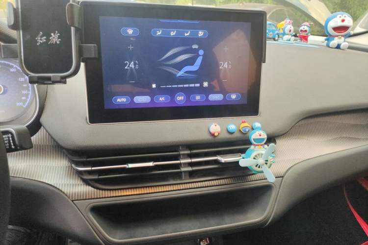 Used Hongqi E-QM5 2022 431 km Charge & Enjoy Edition Audio And AC Panel