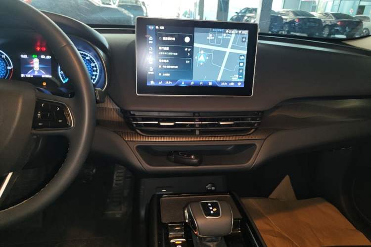Used Hongqi E-QM5 2022 431 km Charge & Enjoy Edition Audio And AC Panel
