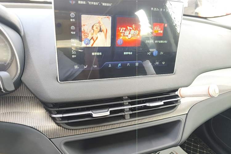 Used Hongqi E-QM5 2022 431 km Charge & Enjoy Edition Audio And AC Panel