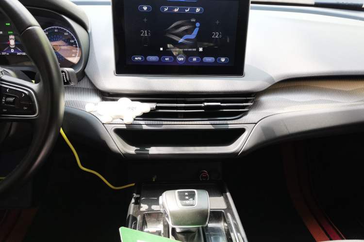 Used Hongqi E-QM5 2022 431 km Charge & Enjoy Edition Audio And AC Panel