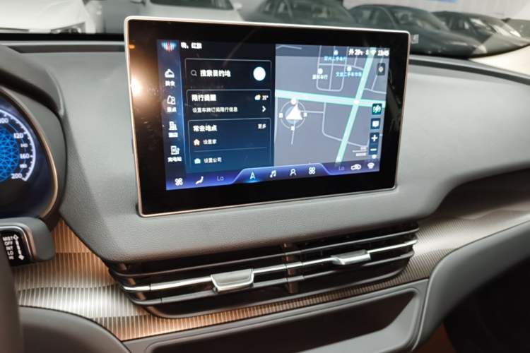Used Hongqi E-QM5 2022 431 km Charge & Enjoy Edition Audio And AC Panel