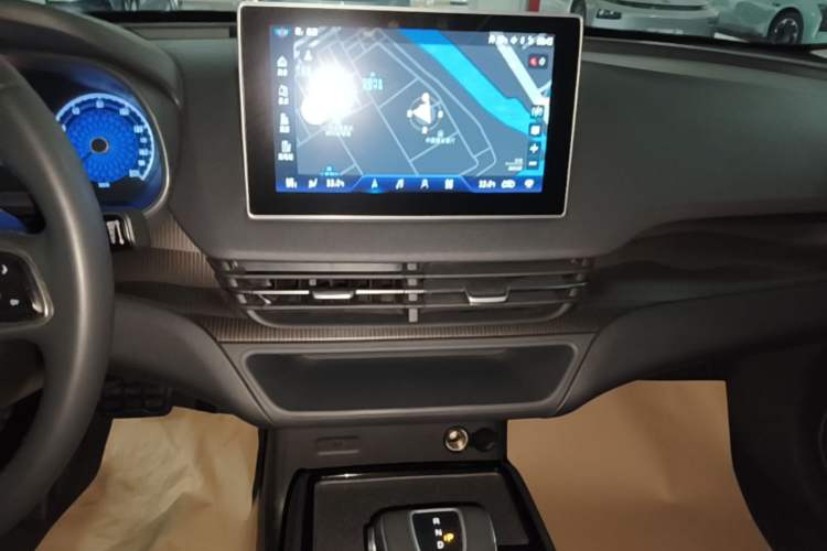 Used Hongqi E-QM5 2022 431 km Charge & Enjoy Edition Audio And AC Panel
