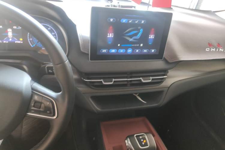 Used Hongqi E-QM5 2022 431 km Charge & Enjoy Edition Audio And AC Panel