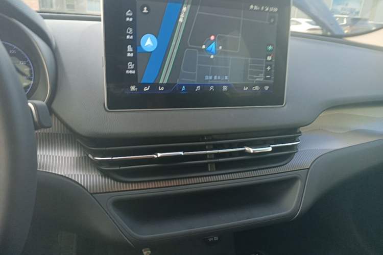 Used Hongqi E-QM5 2022 431 km Charge & Enjoy Edition Audio And AC Panel