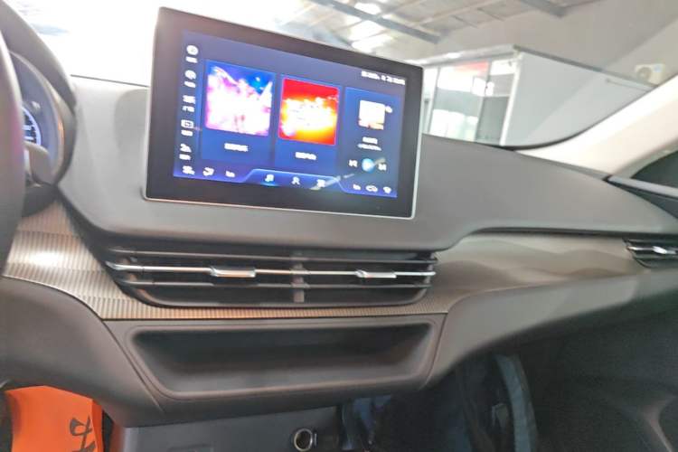 Used Hongqi E-QM5 2022 431 km Charge & Enjoy Edition Audio And AC Panel