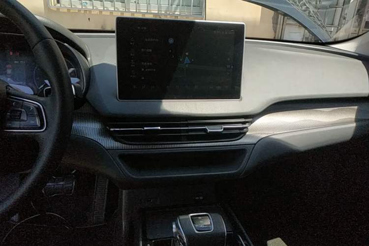Used Hongqi E-QM5 2022 431 km Charge & Enjoy Edition Audio And AC Panel