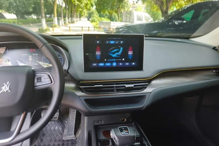 Used Hongqi E-QM5 2022 431 km Charge & Enjoy Edition Audio And AC Panel