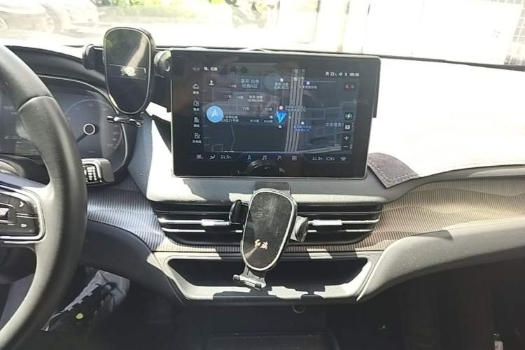 Used Hongqi E-QM5 2022 431 km Charge & Enjoy Edition Audio And AC Panel