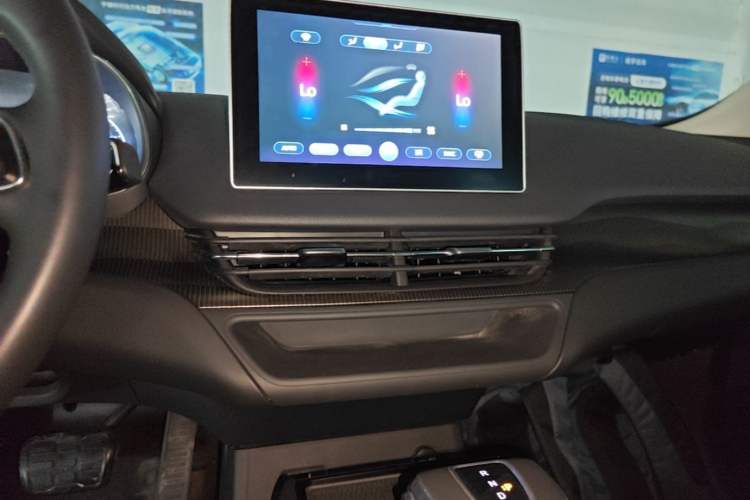 Used Hongqi E-QM5 2022 431 km Charge & Enjoy Edition Audio And AC Panel