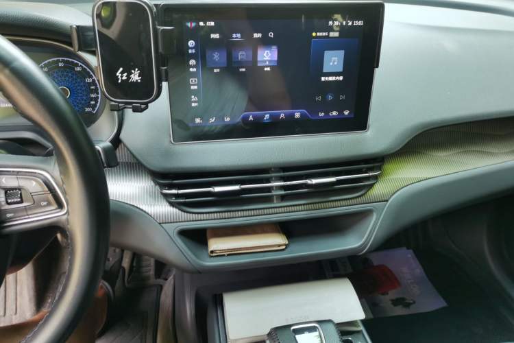 Used Hongqi E-QM5 2022 431 km Charge & Enjoy Edition Audio And AC Panel