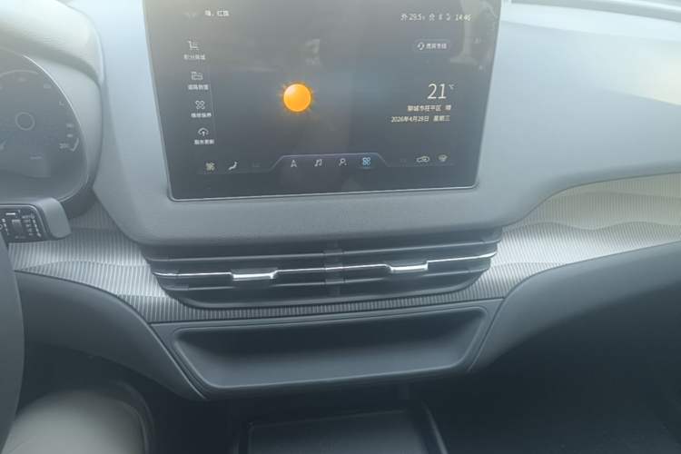 Used Hongqi E-QM5 2022 431 km Charge & Enjoy Edition Audio And AC Panel
