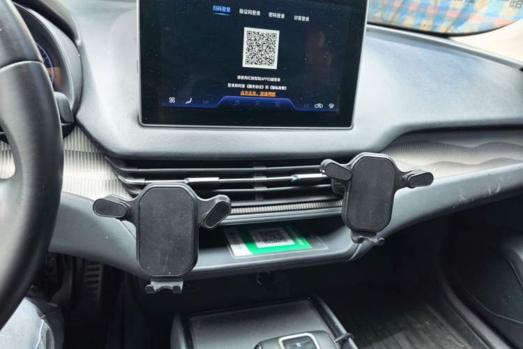 Used Hongqi E-QM5 2022 431 km Charge & Enjoy Edition Audio And AC Panel