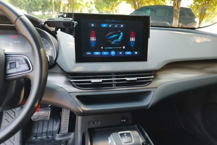Used Hongqi E-QM5 2022 431 km Charge & Enjoy Edition Audio And AC Panel