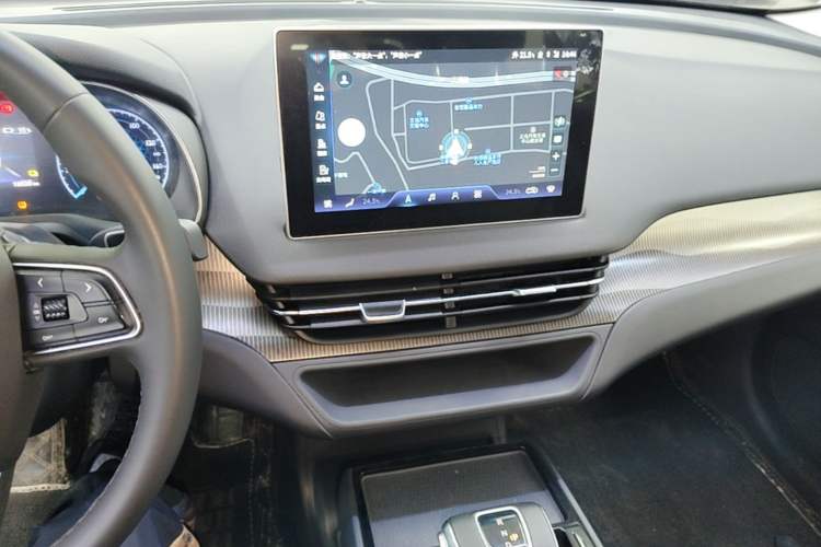 Used Hongqi E-QM5 2022 431 km Charge & Enjoy Edition Audio And AC Panel