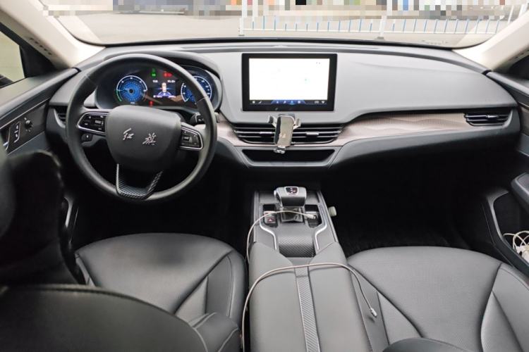 Used Hongqi E-QM5 2022 431 km Charge & Enjoy Edition Center Console