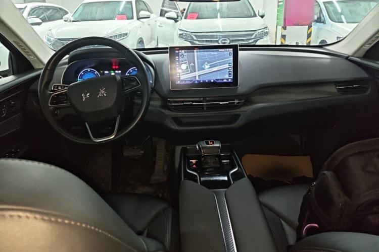 Used Hongqi E-QM5 2022 431 km Charge & Enjoy Edition Center Console