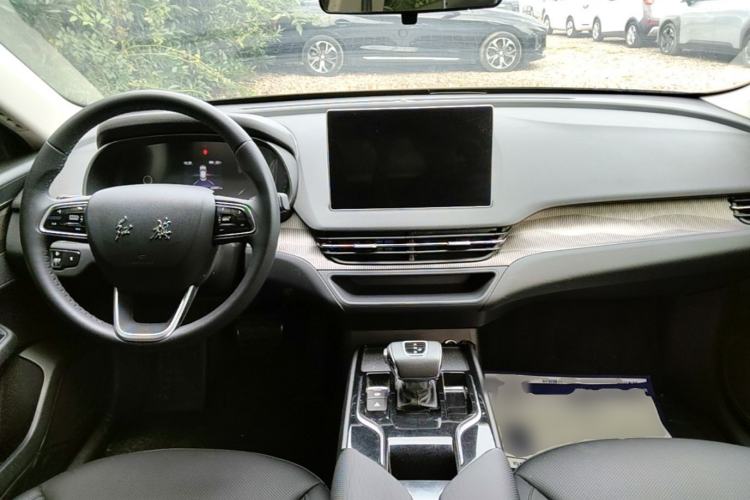 Used Hongqi E-QM5 2022 431 km Charge & Enjoy Edition Center Console
