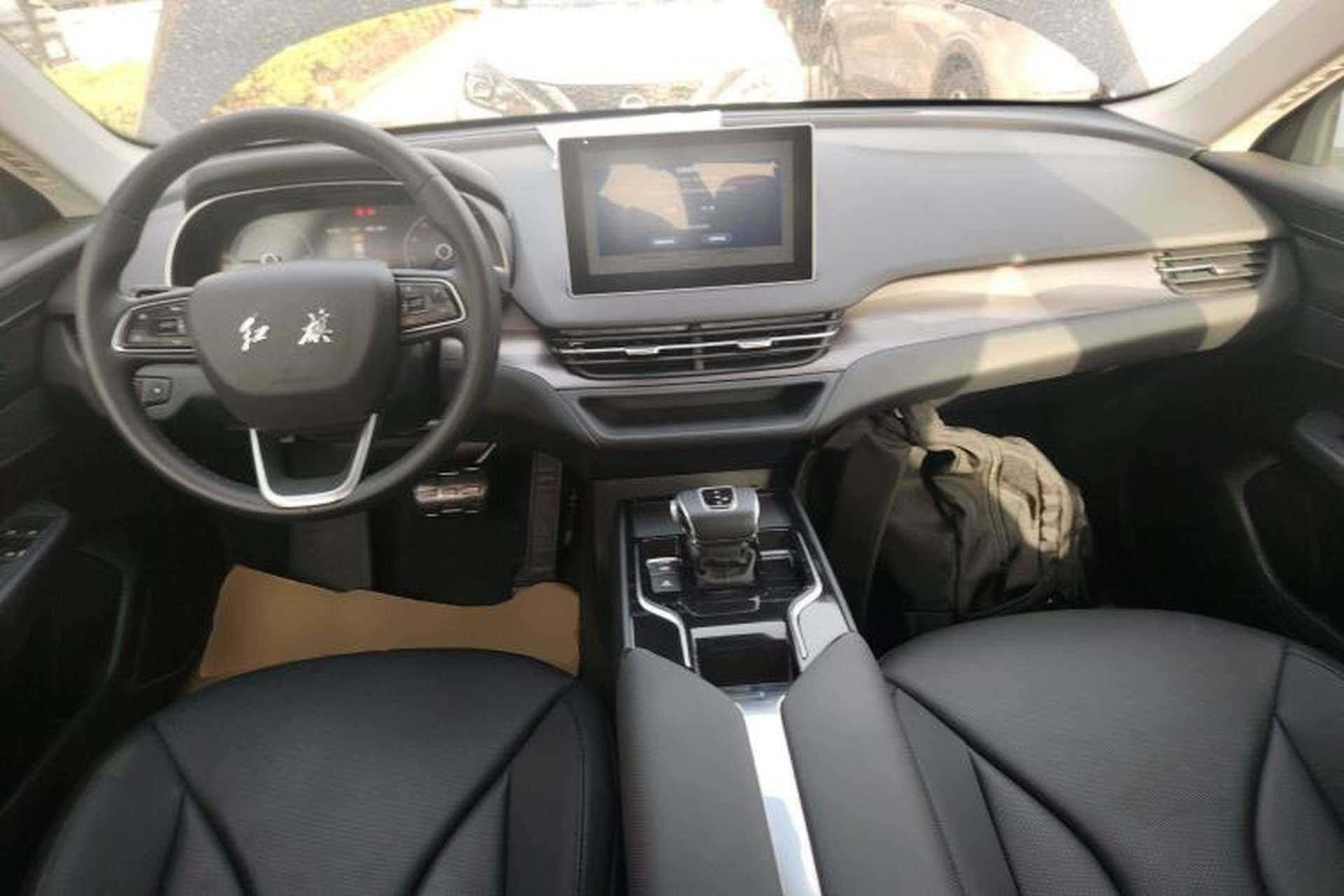 Used Hongqi E-QM5 2022 431 km Charge & Enjoy Edition Center Console