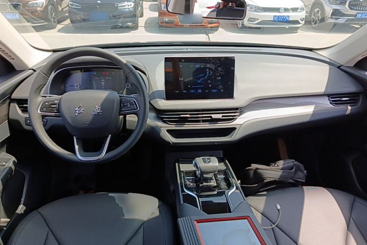 Used Hongqi E-QM5 2022 431 km Charge & Enjoy Edition Center Console
