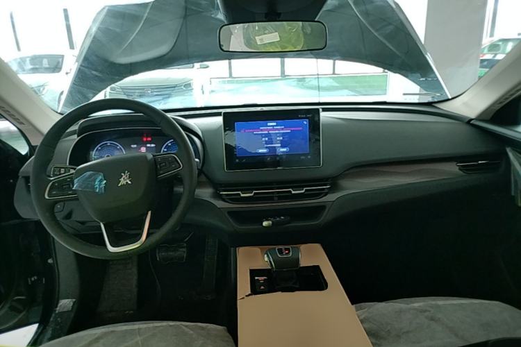 Used Hongqi E-QM5 2022 431 km Charge & Enjoy Edition Center Console