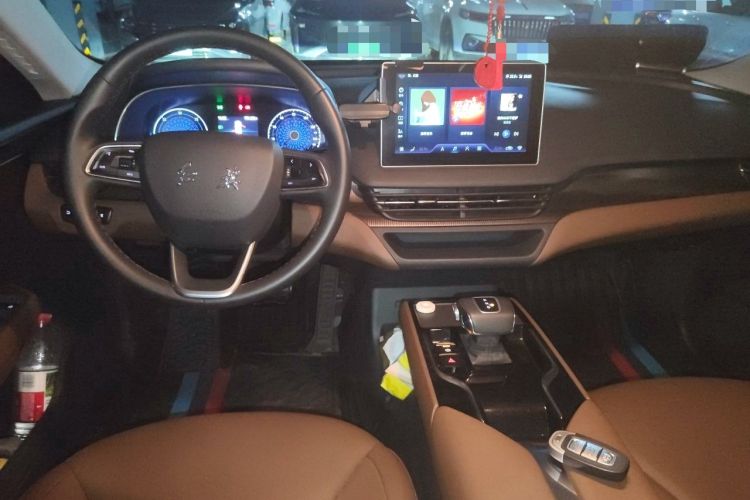 Used Hongqi E-QM5 2022 431 km Charge & Enjoy Edition Center Console