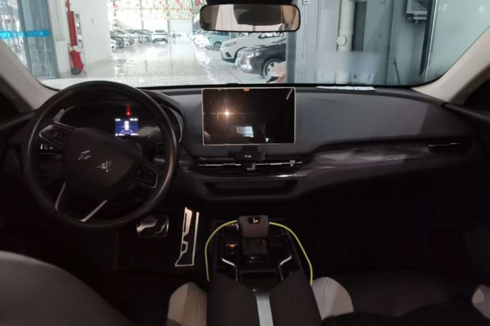 Used Hongqi E-QM5 2022 431 km Charge & Enjoy Edition Center Console