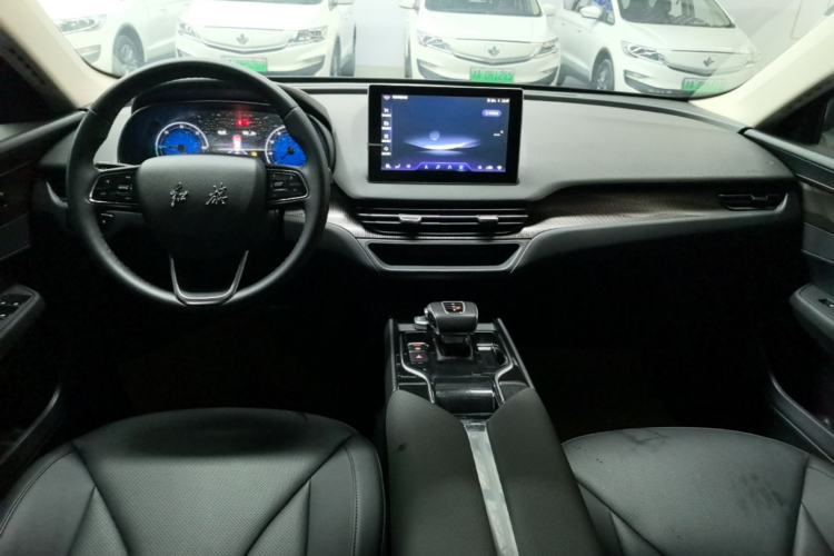 Used Hongqi E-QM5 2022 431 km Charge & Enjoy Edition Center Console