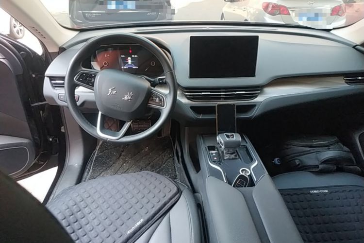Used Hongqi E-QM5 2022 431 km Charge & Enjoy Edition Center Console