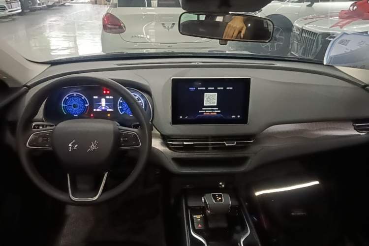 Used Hongqi E-QM5 2022 431 km Charge & Enjoy Edition Center Console