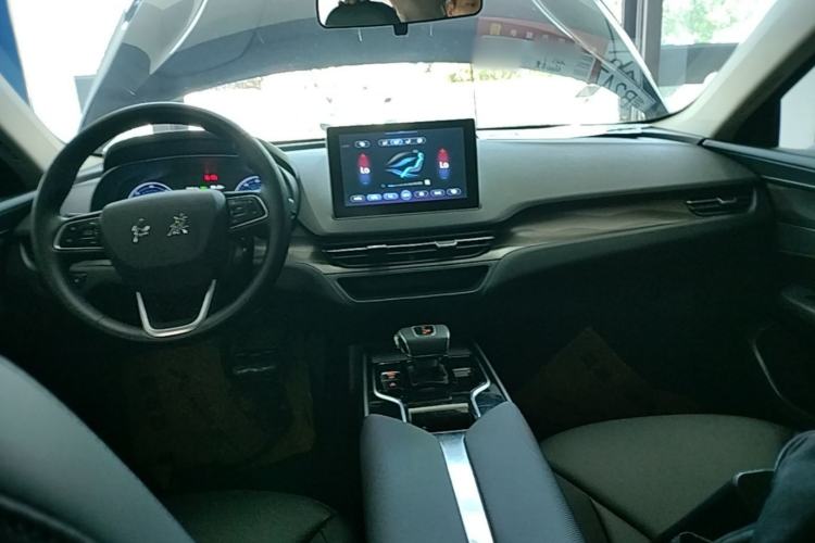 Used Hongqi E-QM5 2022 431 km Charge & Enjoy Edition Center Console