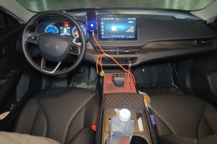 Used Hongqi E-QM5 2022 431 km Charge & Enjoy Edition Center Console