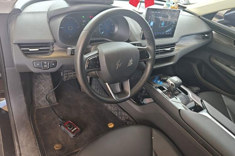 Used Hongqi E-QM5 2022 431 km Charge & Enjoy Edition Center Console