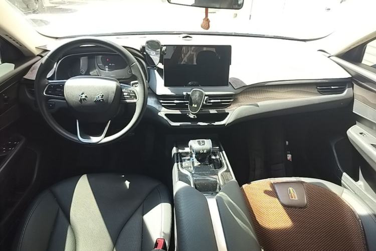 Used Hongqi E-QM5 2022 431 km Charge & Enjoy Edition Center Console